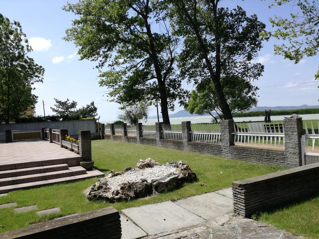 Margareta Apartmanhaz Balatonboglar Exterior photo