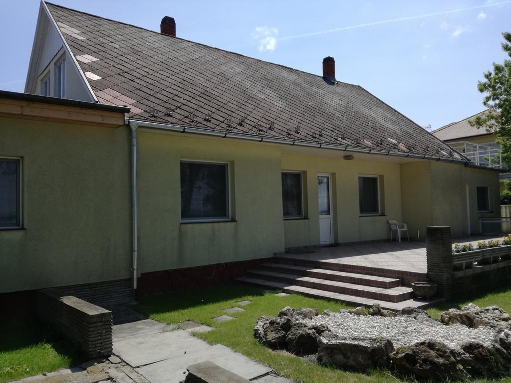 Margareta Apartmanhaz Balatonboglar Exterior photo