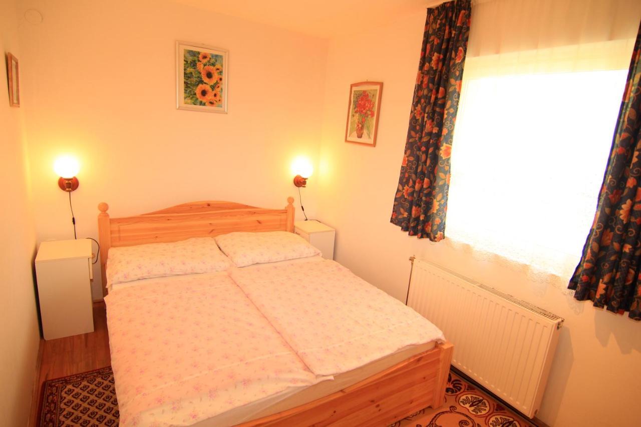 Margareta Apartmanhaz Balatonboglar Exterior photo