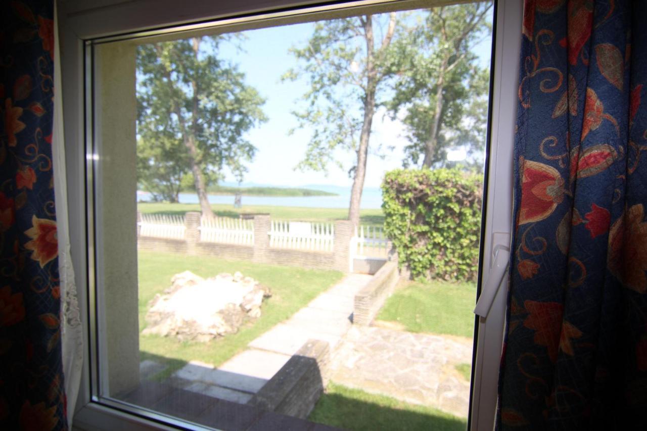 Margareta Apartmanhaz Balatonboglar Exterior photo