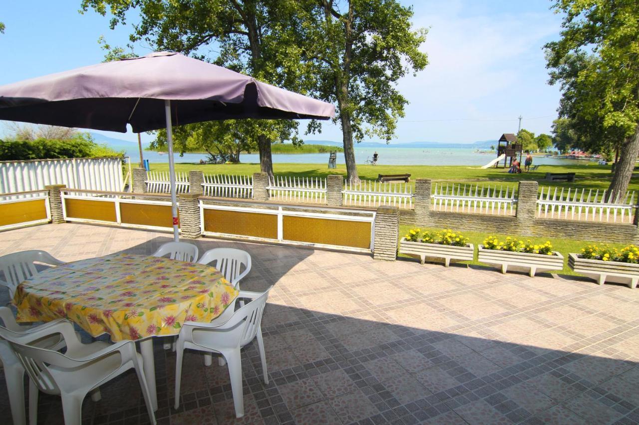 Margareta Apartmanhaz Balatonboglar Exterior photo