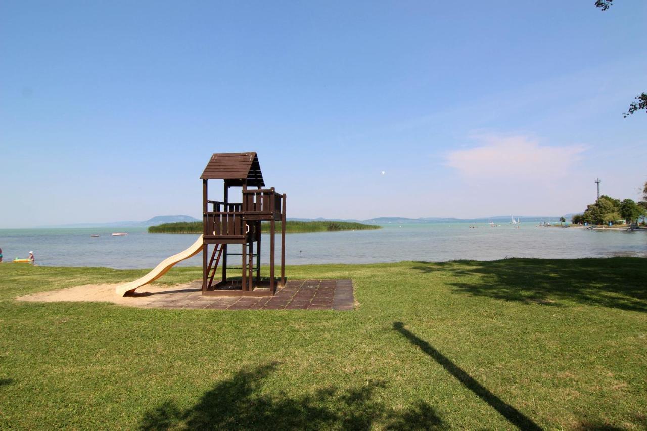 Margareta Apartmanhaz Balatonboglar Exterior photo