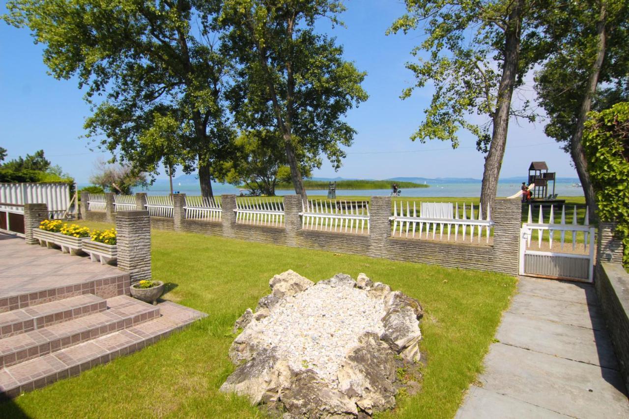 Margareta Apartmanhaz Balatonboglar Exterior photo
